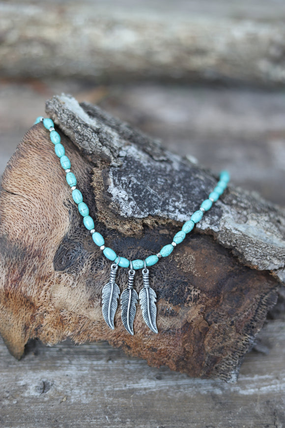 102315 N40 TURQ BEADED NL WITH SILVER FEATHERS