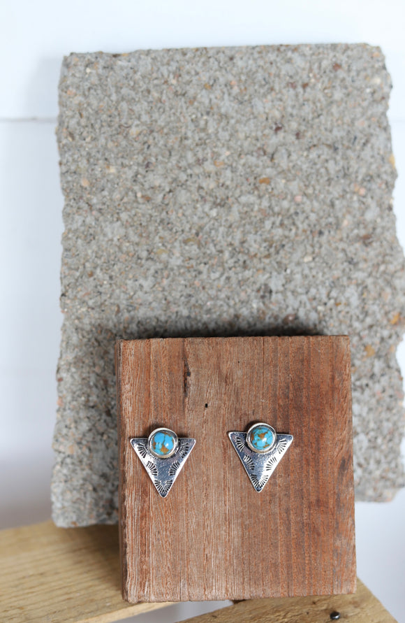 1402 H184 TURQUOISE ARROW SHAPE EARRING WITH WESTERN TEXTURE